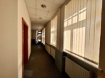 Gang - 102 m² Geschäftslokal in Top-Lage am Herzog Bernhard Platz in St. Veit – Ideal für Start-ups und Büros