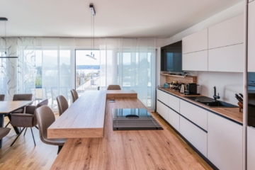 Einziehen, auspacken, wohlfühlen – exklusives Penthouse mit traumhaftem Seeblick am Faaker See,  keine Angabe, Penthouse